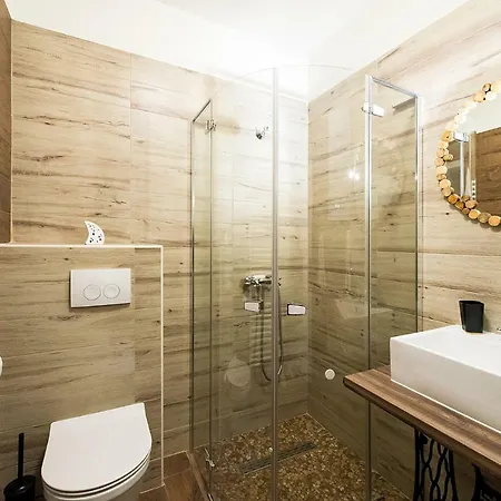 4 Seasons House Roč