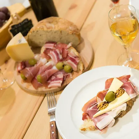 4 Seasons House Roč