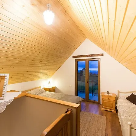 4 Seasons House Ferienhaus Roč