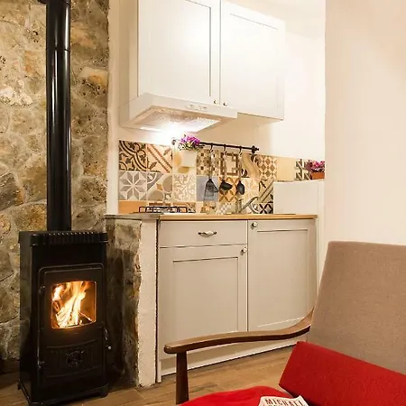 4 Seasons House * Roč