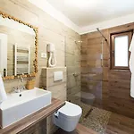4 Seasons House בית נופש Roč