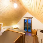 4 Seasons House בית נופש Roč