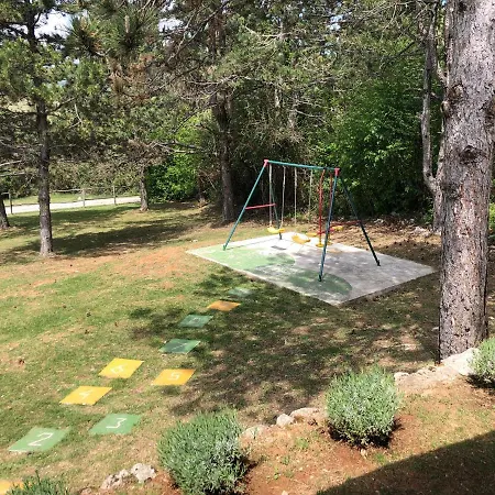 4 Seasons House בית נופש Roč