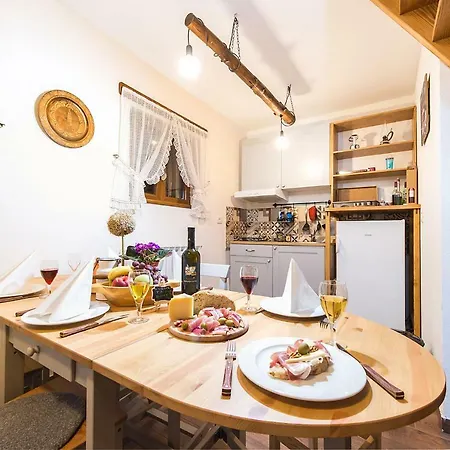 4 Seasons House Nyaraló