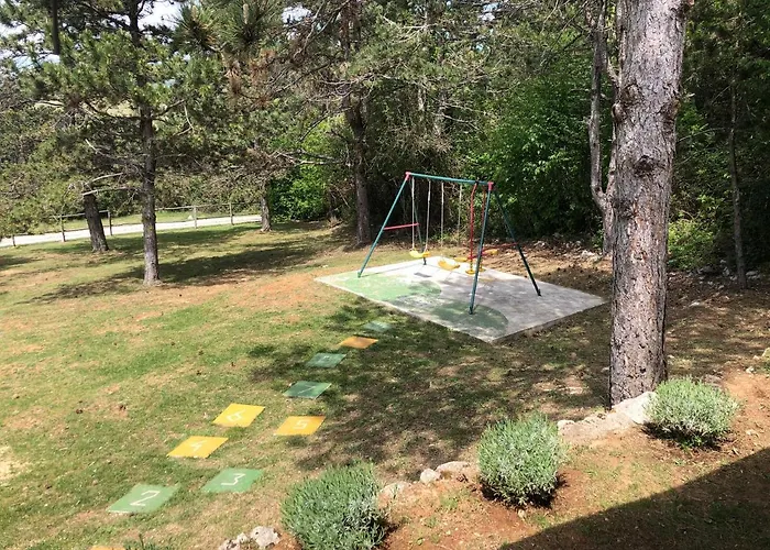 4 Seasons House Semesterbostad Roč