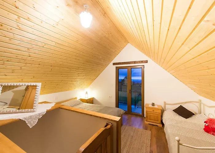 4 Seasons House Semesterbostad Roč