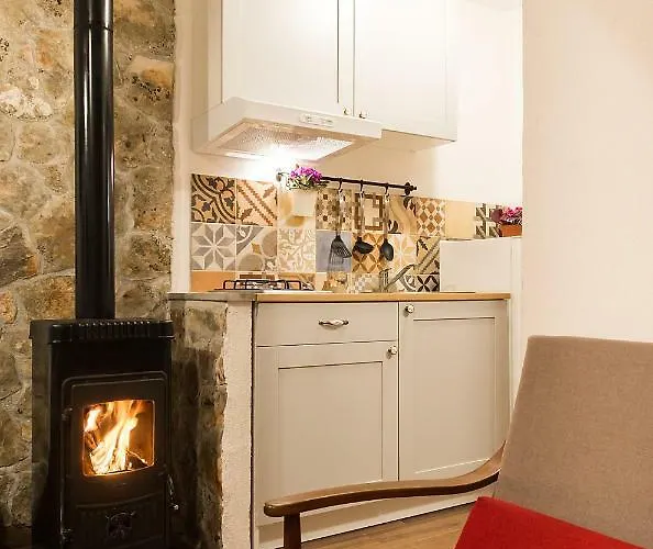 4 Seasons House * Roč